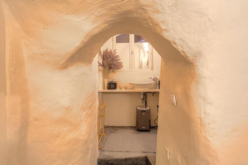 Industrial-Style Studio With Bathtub, Vieux-Lyon Eksteriør billede