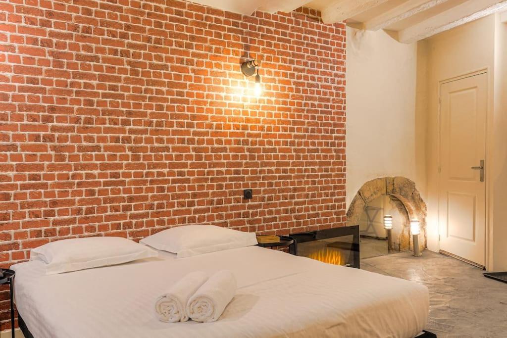Industrial-Style Studio With Bathtub, Vieux-Lyon Eksteriør billede