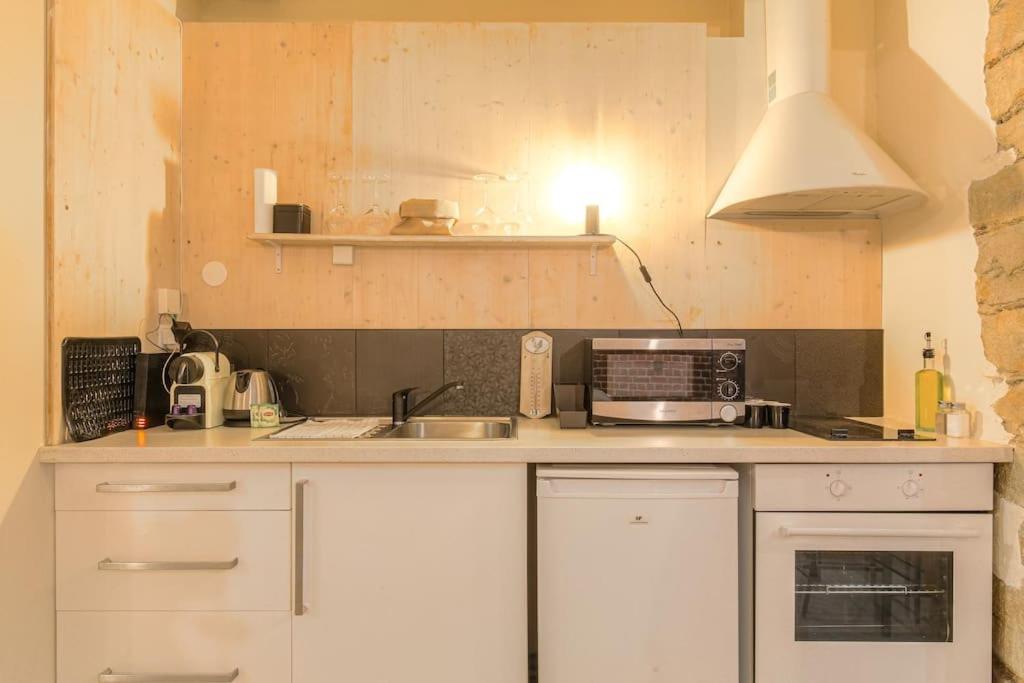 Industrial-Style Studio With Bathtub, Vieux-Lyon Eksteriør billede